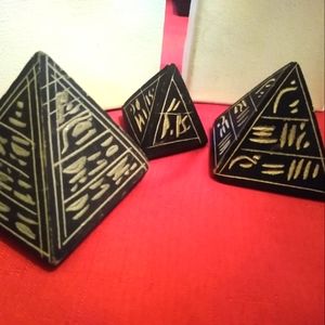 Set of 3 Black and white pyramids home decor